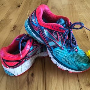 Brooks Ravenna Athletic Shoes Size 7.5